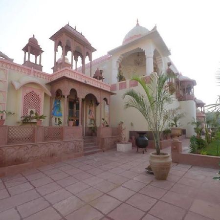 Hotel Suroth Mahal Luhāru Extérieur photo