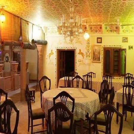 Hotel Suroth Mahal Luhāru Extérieur photo