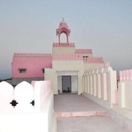 Hotel Suroth Mahal Luhāru Extérieur photo