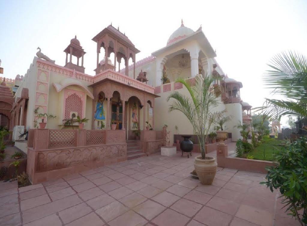 Hotel Suroth Mahal Luhāru Extérieur photo