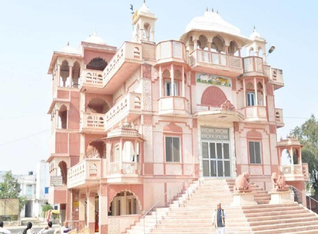 Hotel Suroth Mahal Luhāru Extérieur photo