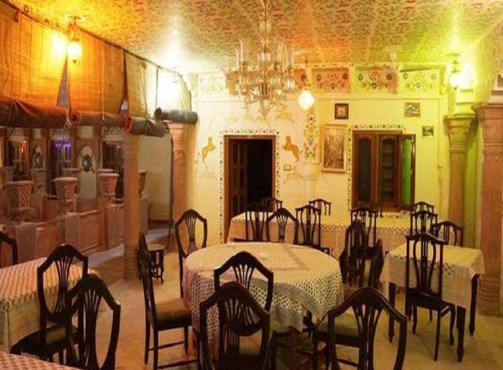 Hotel Suroth Mahal Luhāru Extérieur photo